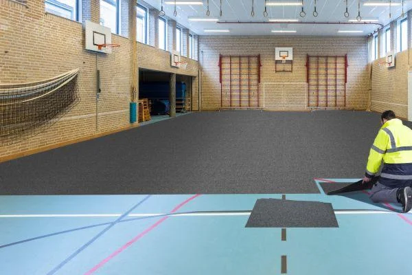 Moquette de protection sol sportif à dossier non bitumineux distribuée par ADN-SOL
