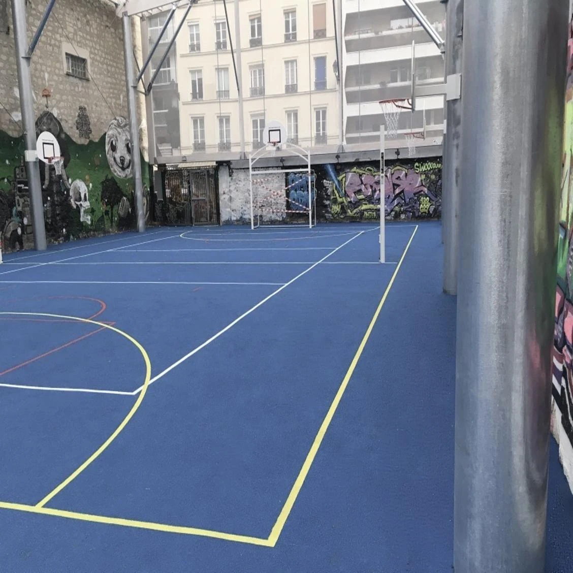 Sol souple multisport coloré pour aire de jeux extérieure en caoutchouc EPDM